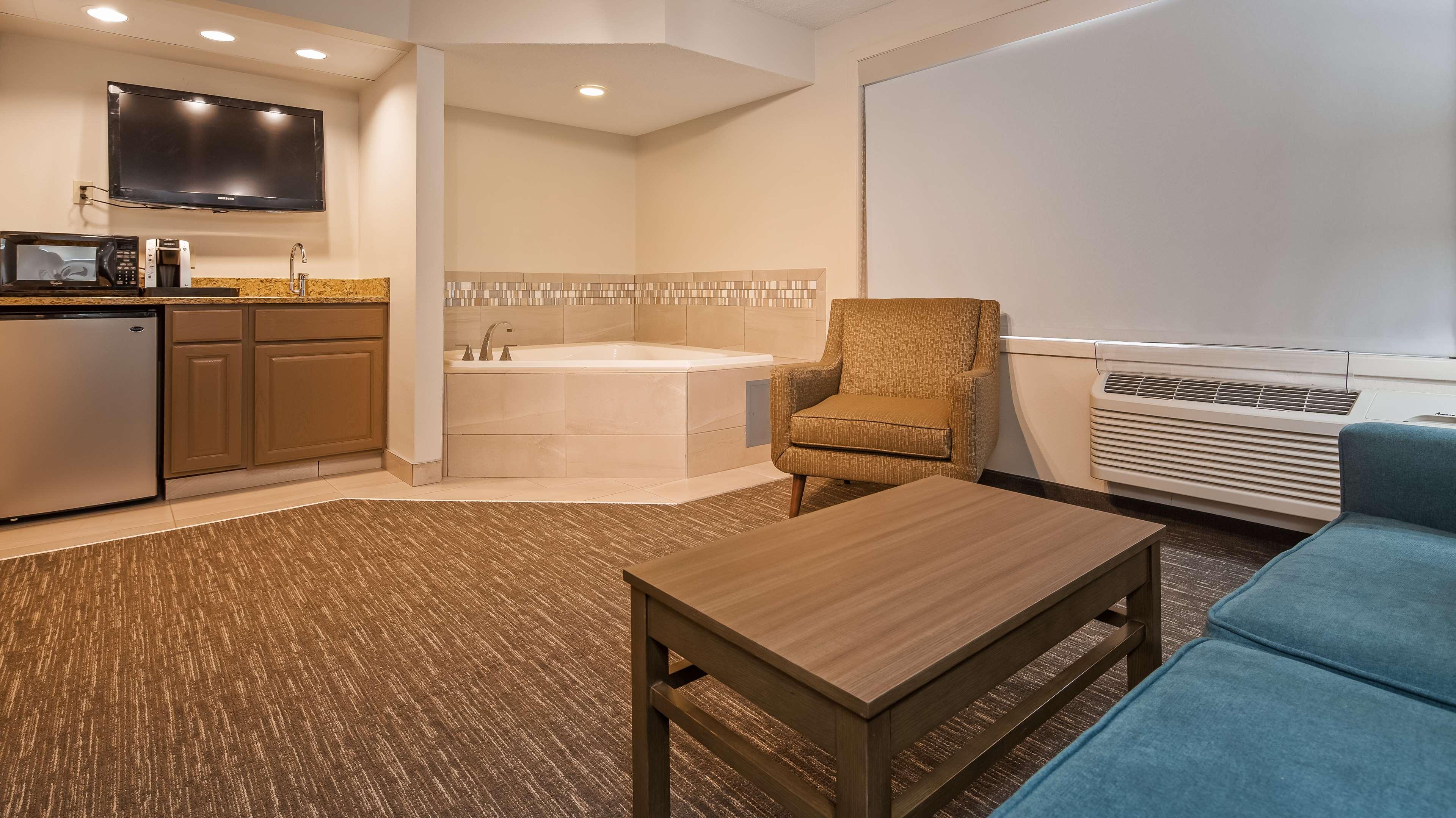 Best Western Plus Hudson I-94 Exterior photo